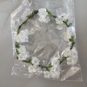 White Floral Hair Accessory